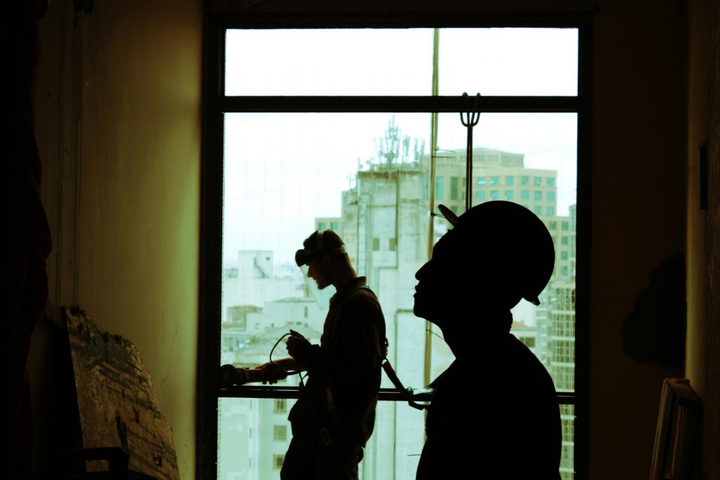 Une équipe à votre service, attentive aux respects des normes européennes de construction